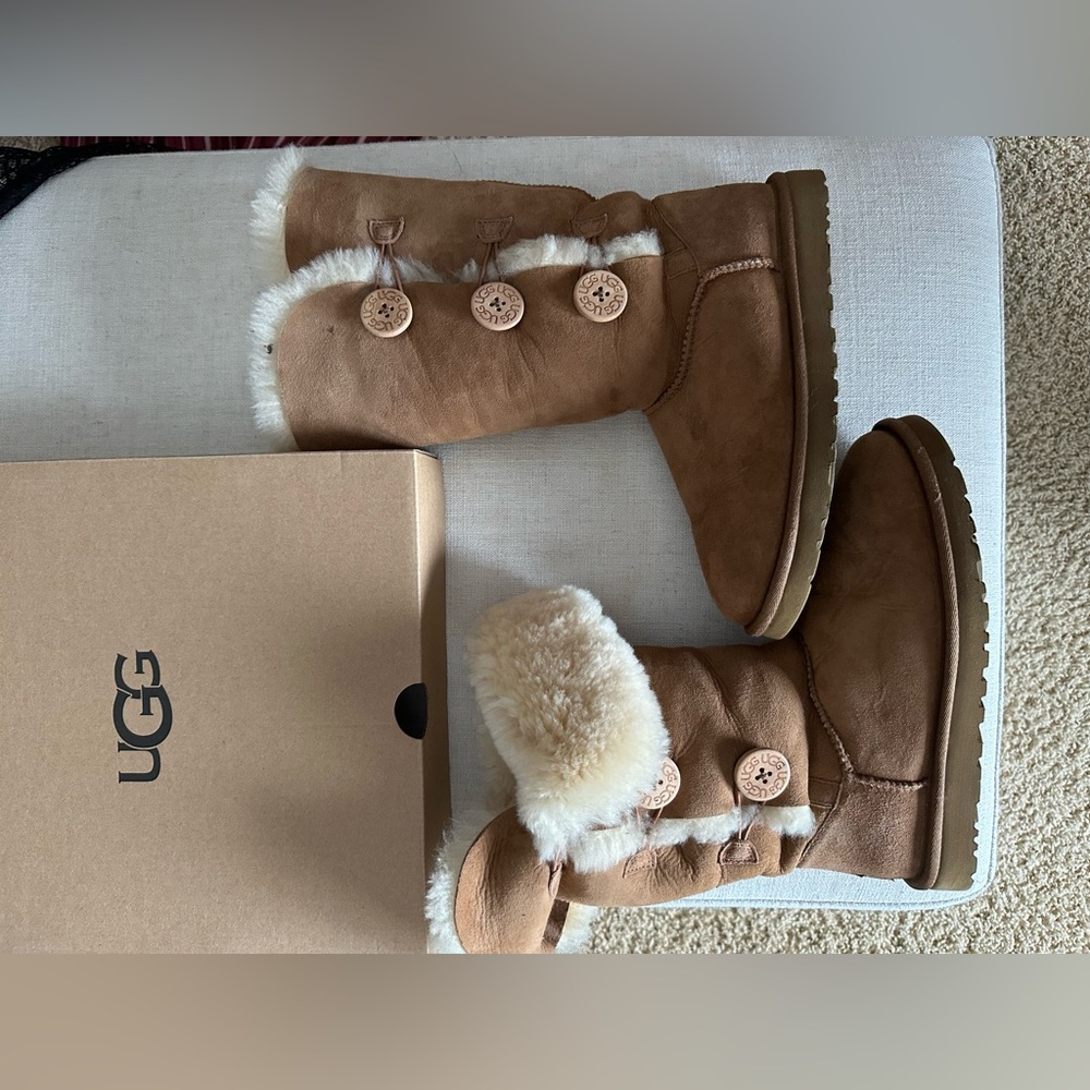Size 7 Ugg boots